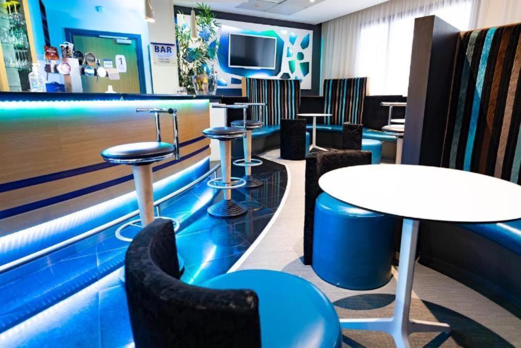 Saint Cloud Citea Access Dayuse Room -- 10 Minutes La Defense 20 Minutes Paris Parc Expo Exterior photo